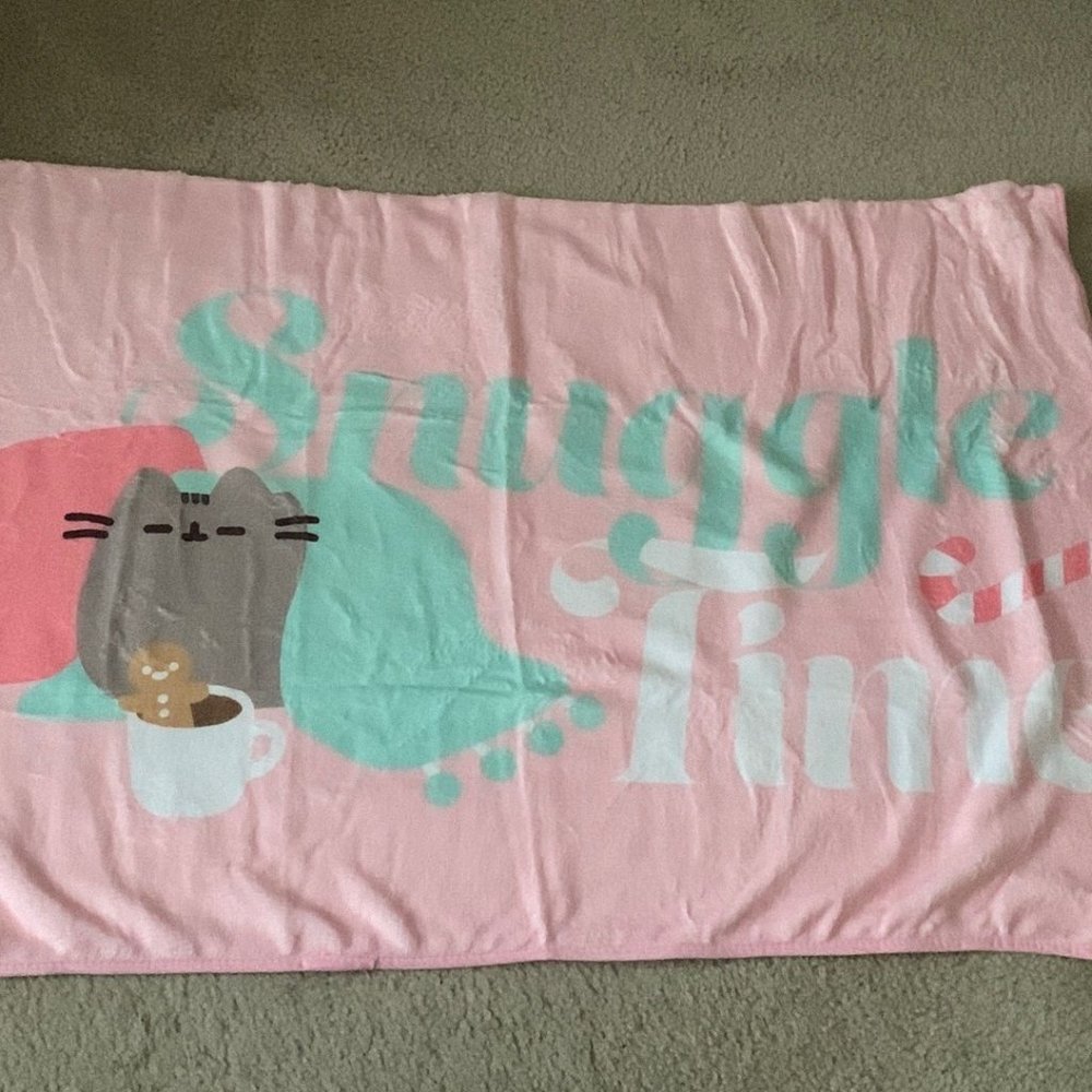 PUSHEEN CAT Snuggle Time Holiday Sherpa Blanket